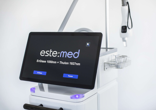 Thulon 1927 nm + ErGlase 1550 nm- laser frakcyjny DUAL , laser tulowy z laserem erbowo-szklanym