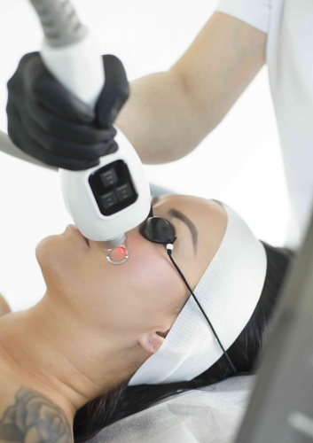 Thulon 1927 nm + ErGlase 1550 nm- laser frakcyjny DUAL , laser tulowy z laserem erbowo-szklanym